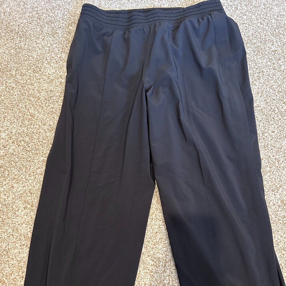 Lululemon Capri Pants - Like New